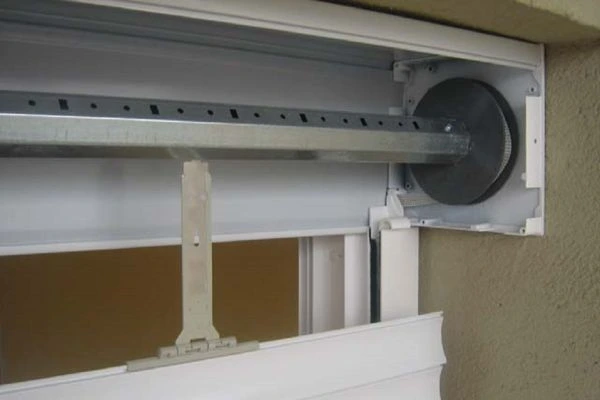 Instalación de persianas nuevas en una vivienda de Pamplona